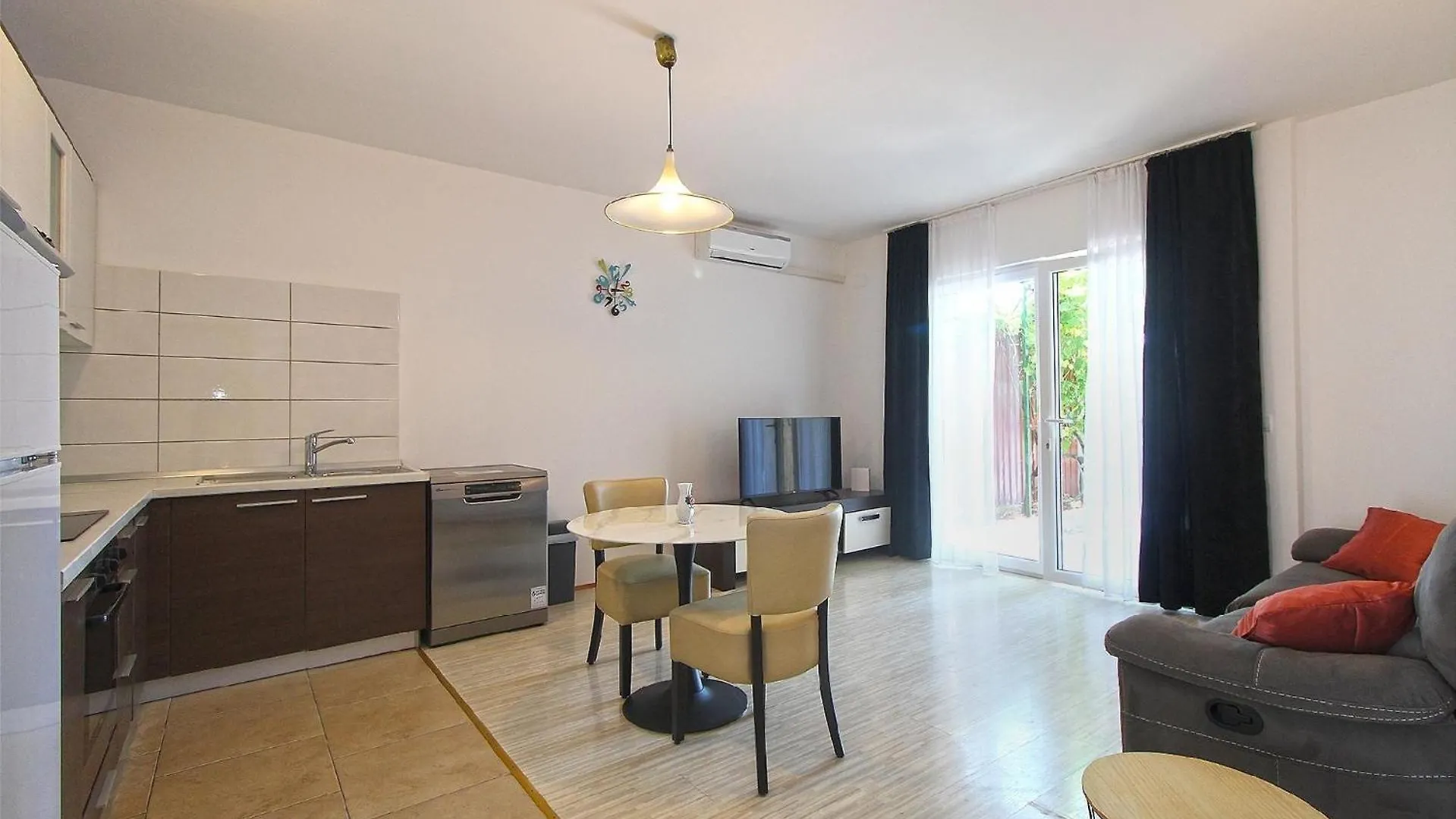 Apartment Ferienwohnung Fuer 2 Personen Ca 45 Qm In Pula, Istrien Istrische Riviera
